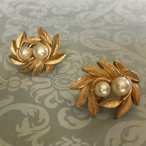 Vintage 1971 Avon Evening Creation Earrings